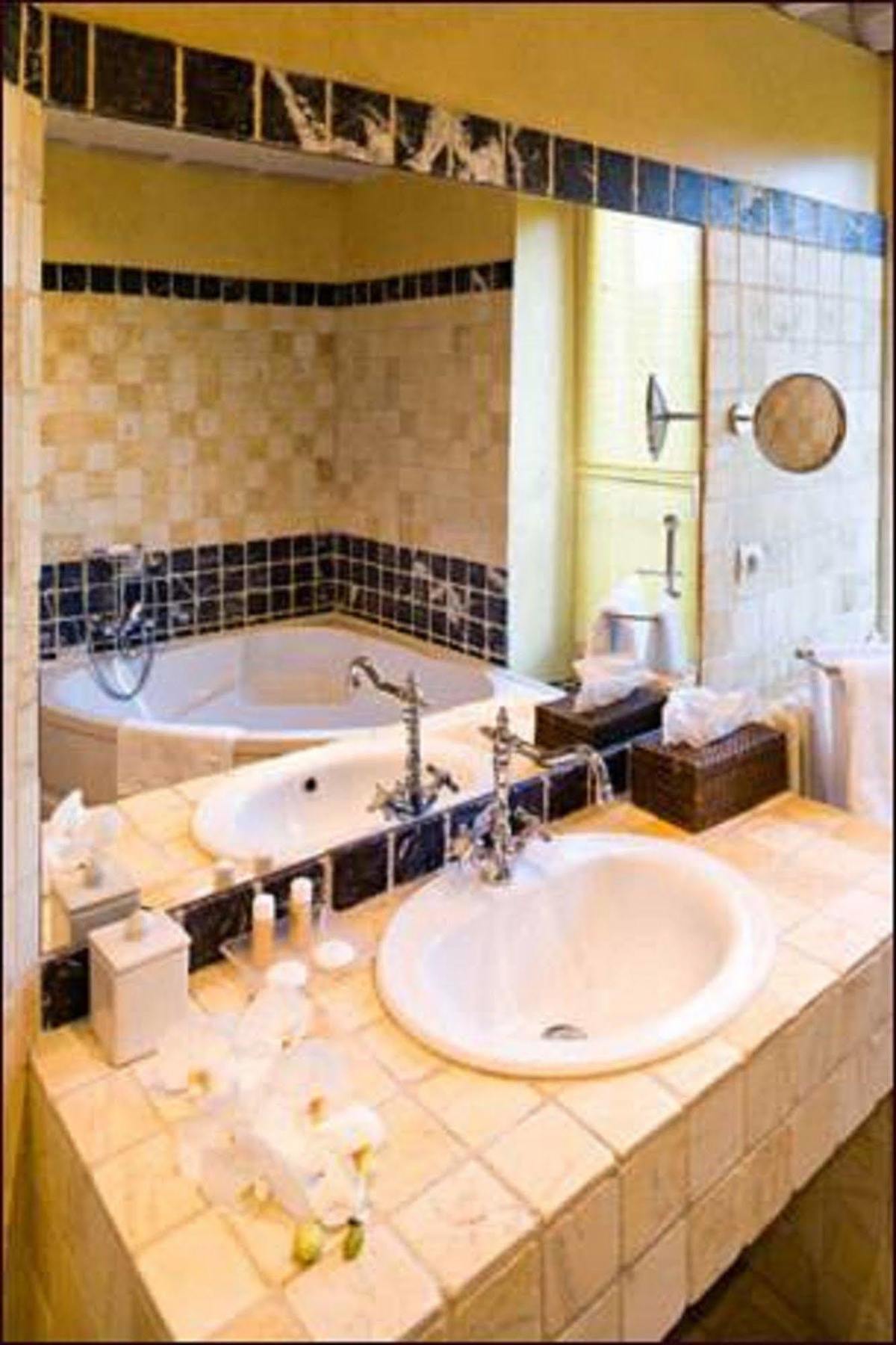 מלון Saint-Jean-aux-Bois  Auberge A La Bonne Idee מראה חיצוני תמונה